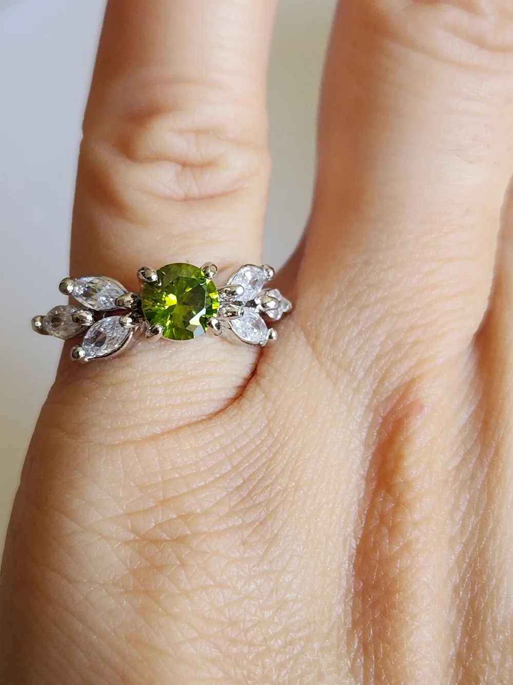 New 925 Silver Round Cut Peridot Diamond Flower Ring for Women